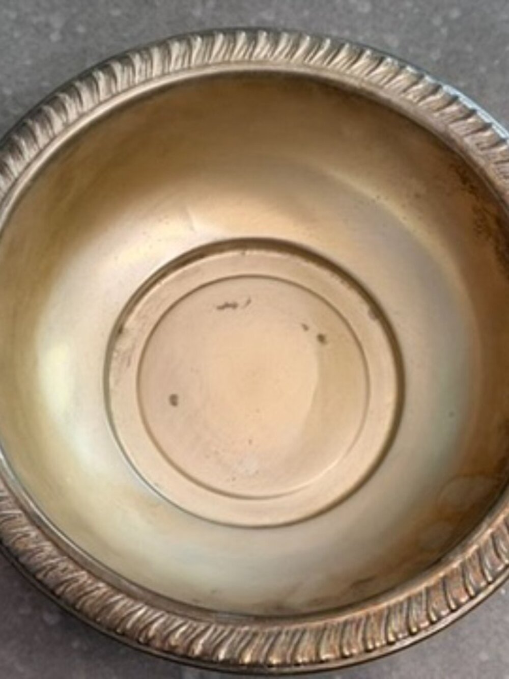 Vintage Silverplate Footed Serving Bowl / Candy Dish by WM Rogers Mfg. Co. – 10" - Picture 4 of 8